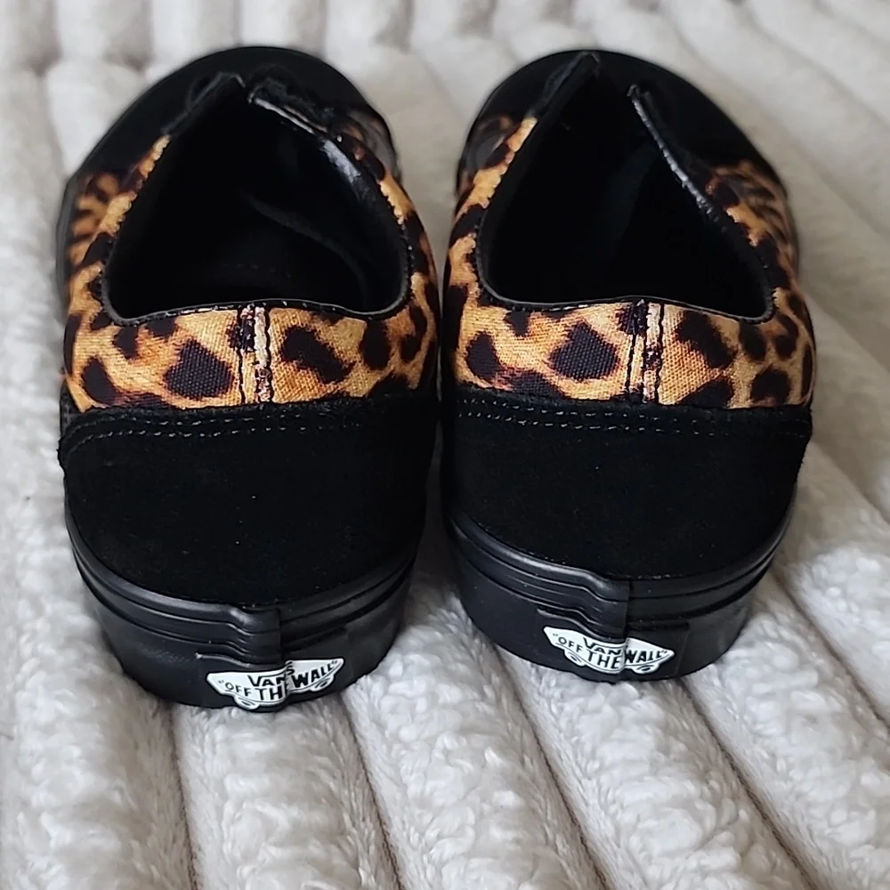 Vans Old Skool Leopard Print Low-Top Unisex Sneakers with Black Accents - Picture 4 of 6